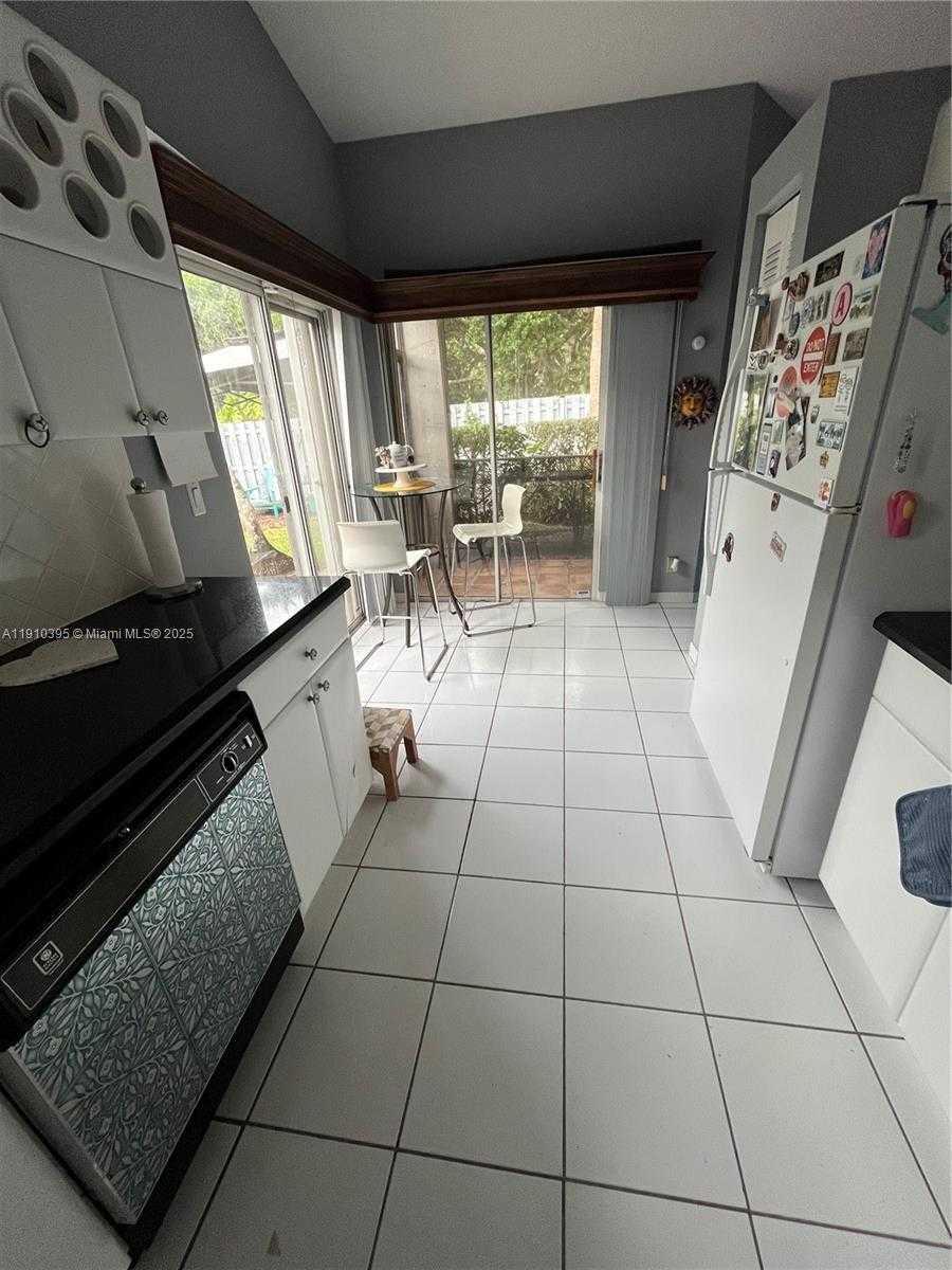 Small Image of 1327 SEAGRAPE CIR, Weston Number 5