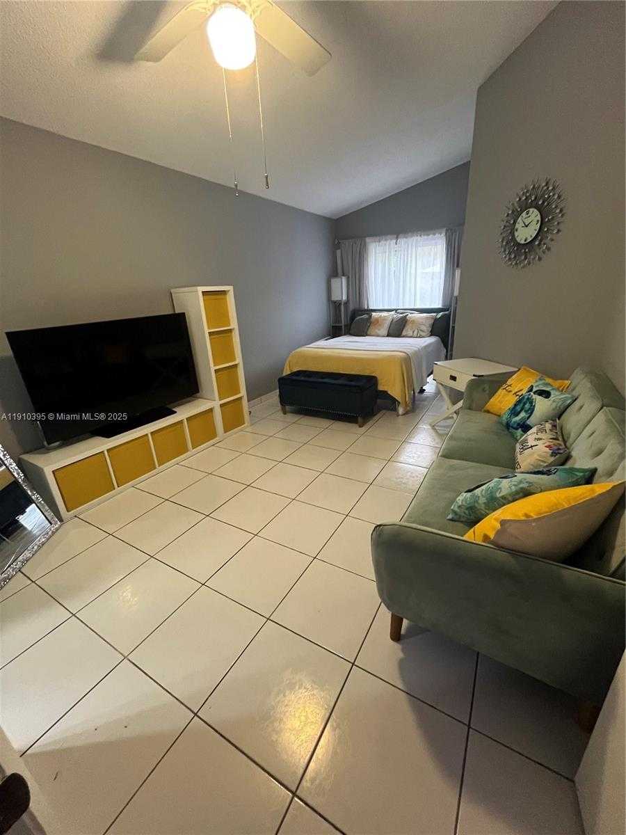 Small Image of 1327 SEAGRAPE CIR, Weston Number 7