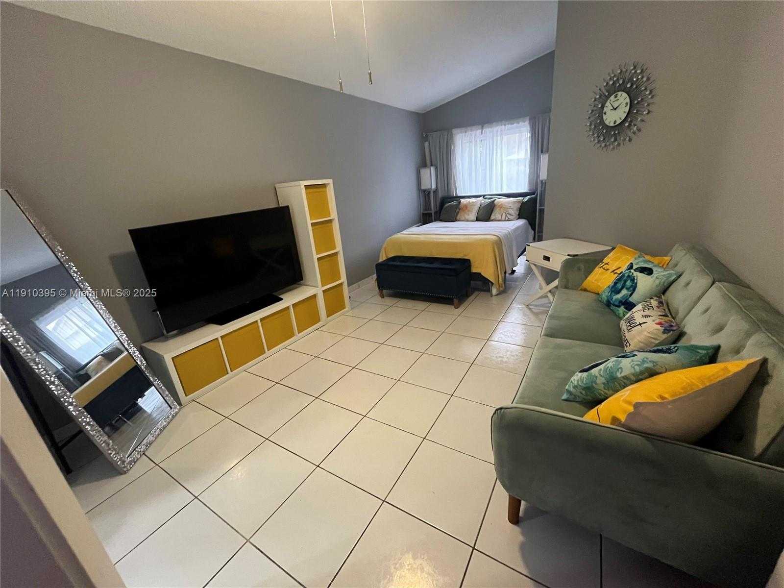 Small Image of 1327 SEAGRAPE CIR, Weston Number 8