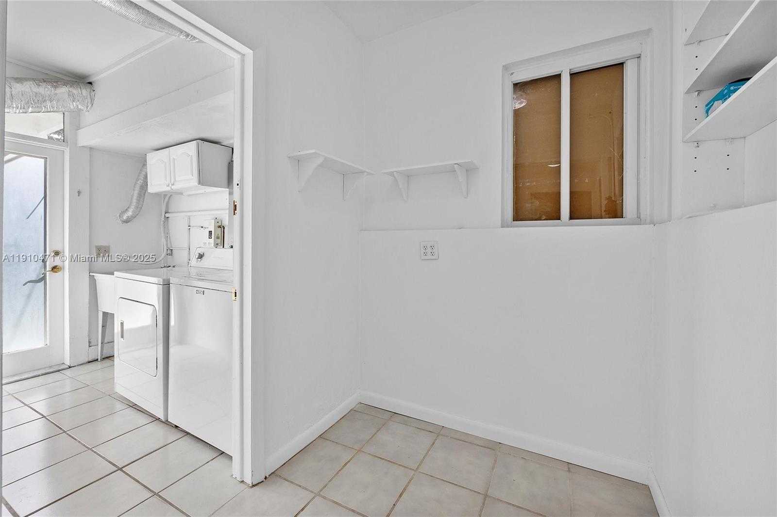 Small Image of 11111 SOUTH WEST 78TH CT, Pinecrest Number 13