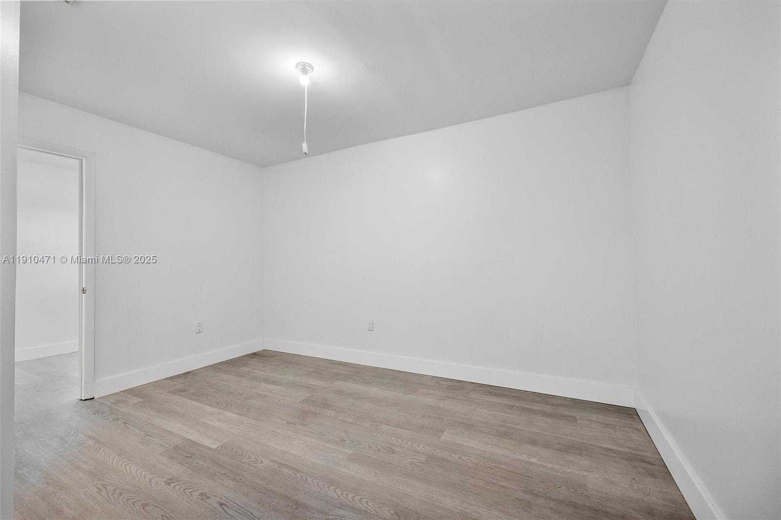 Small Image of 11111 SOUTH WEST 78TH CT, Pinecrest Number 14