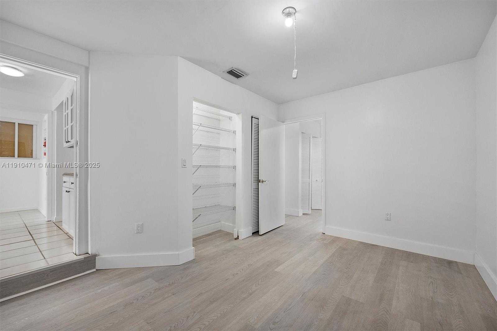 Small Image of 11111 SOUTH WEST 78TH CT, Pinecrest Number 15