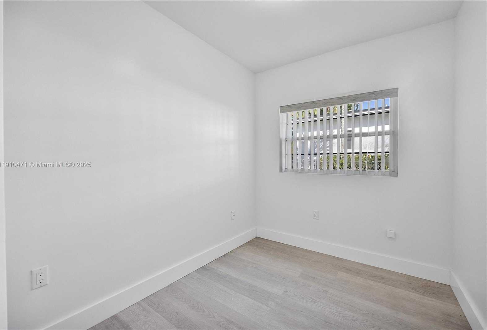 Small Image of 11111 SOUTH WEST 78TH CT, Pinecrest Number 16