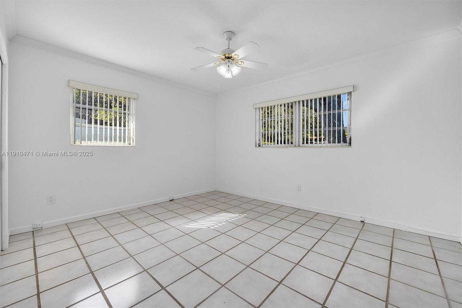 Small Image of 11111 SOUTH WEST 78TH CT, Pinecrest Number 24