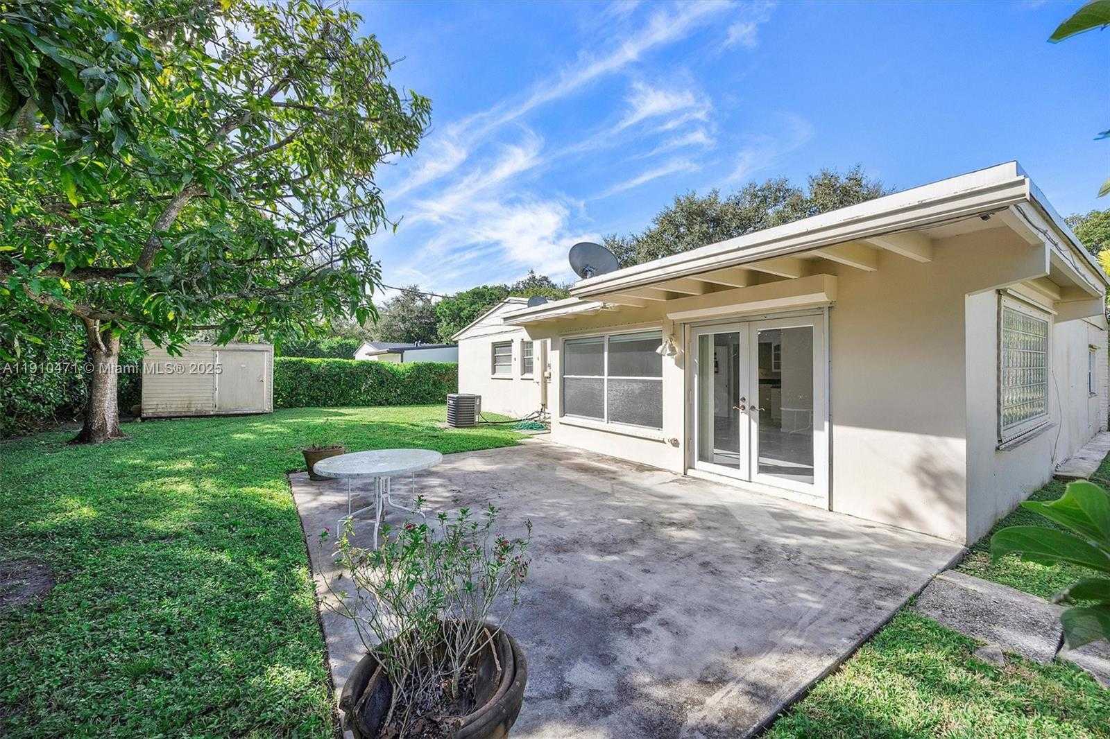 Small Image of 11111 SOUTH WEST 78TH CT, Pinecrest Number 27