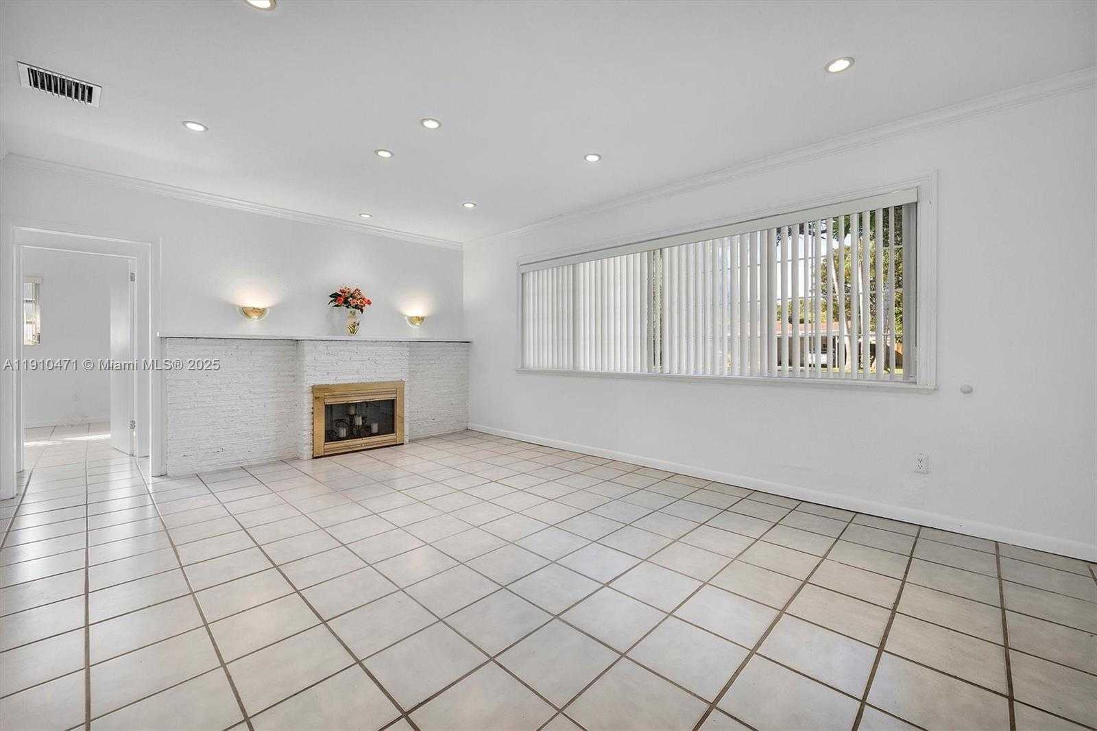 Small Image of 11111 SOUTH WEST 78TH CT, Pinecrest Number 3