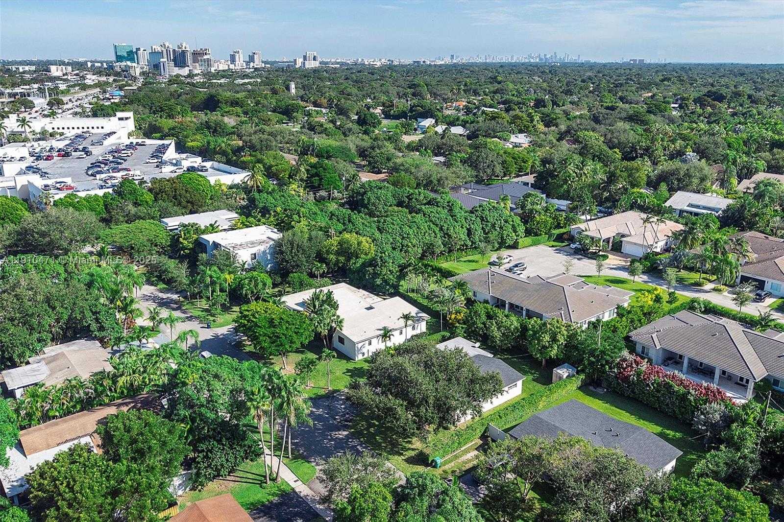 Small Image of 11111 SOUTH WEST 78TH CT, Pinecrest Number 33