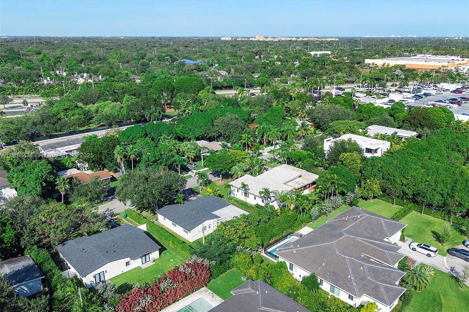 Small Image of 11111 SOUTH WEST 78TH CT, Pinecrest Number 34