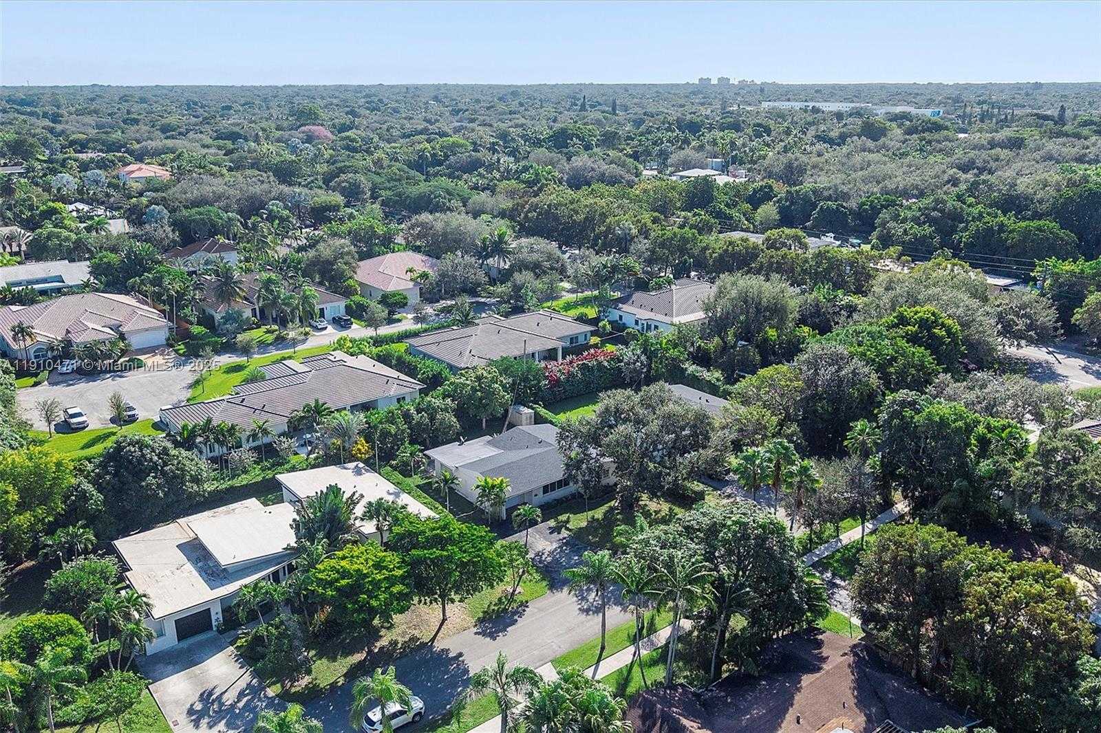 Small Image of 11111 SOUTH WEST 78TH CT, Pinecrest Number 36