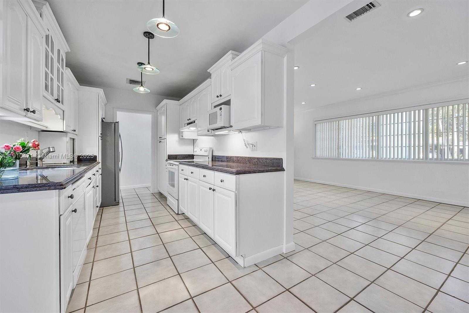 Small Image of 11111 SOUTH WEST 78TH CT, Pinecrest Number 6