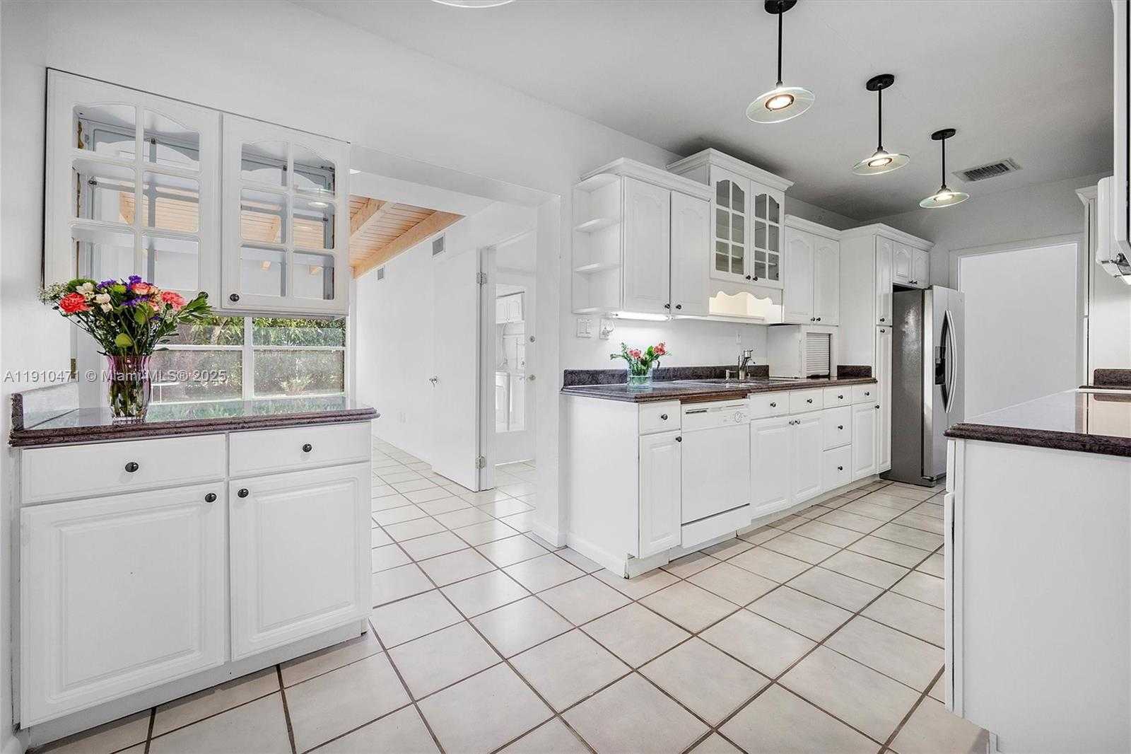 Small Image of 11111 SOUTH WEST 78TH CT, Pinecrest Number 7