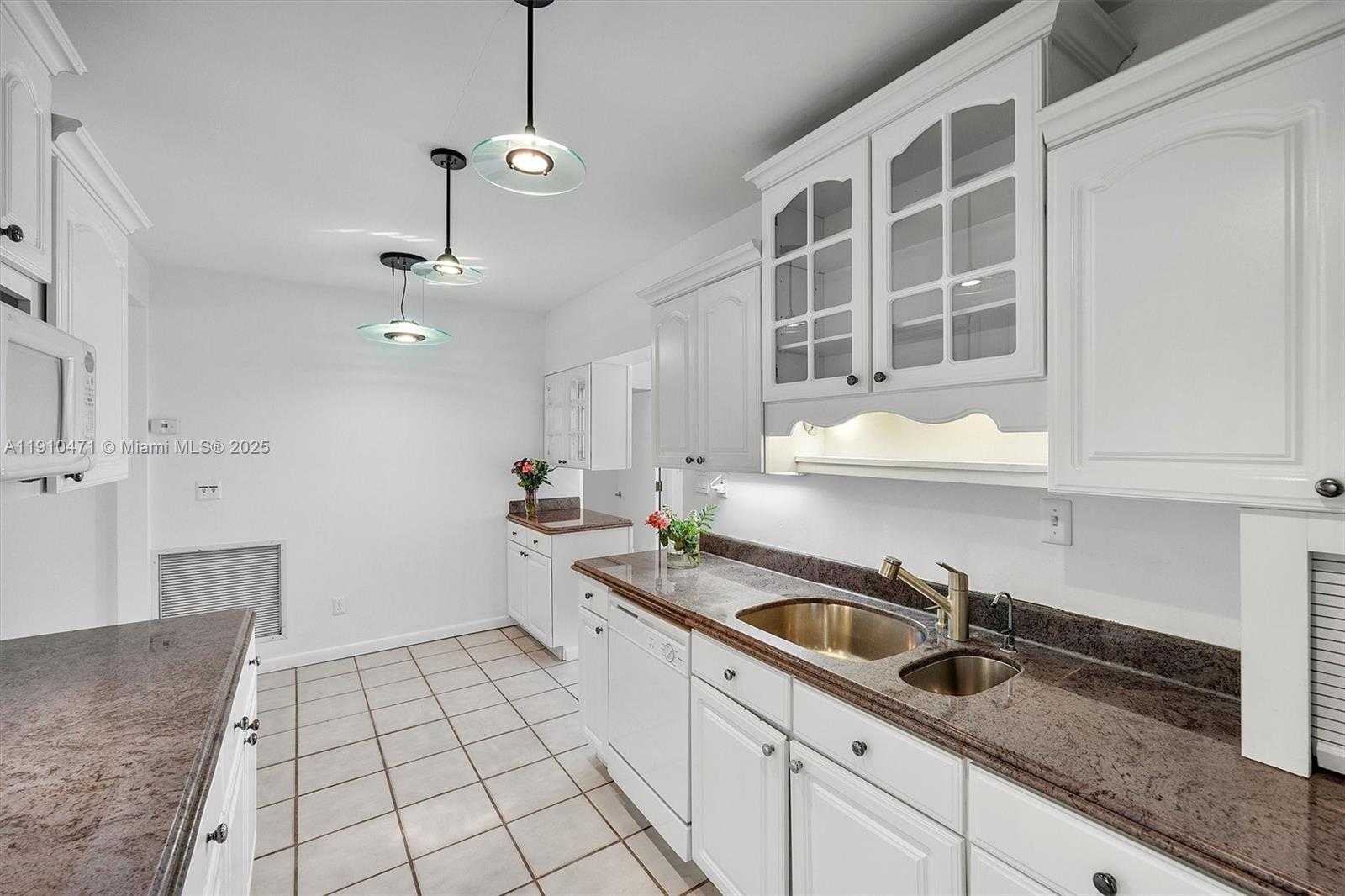 Small Image of 11111 SOUTH WEST 78TH CT, Pinecrest Number 8