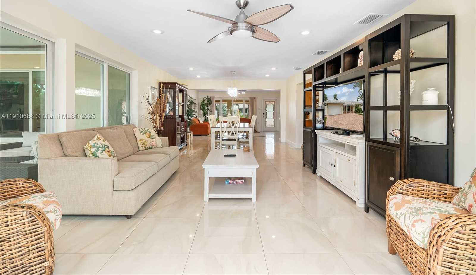 Small Image of 281 SOUTH EAST 3RD CT, Pompano Beach Number 11