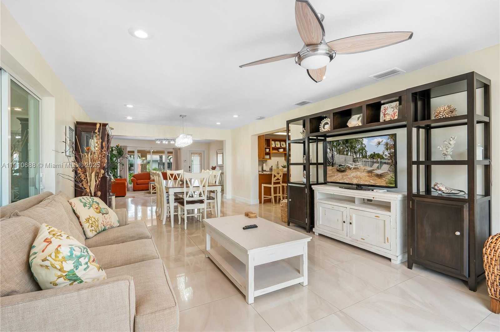 Small Image of 281 SOUTH EAST 3RD CT, Pompano Beach Number 12