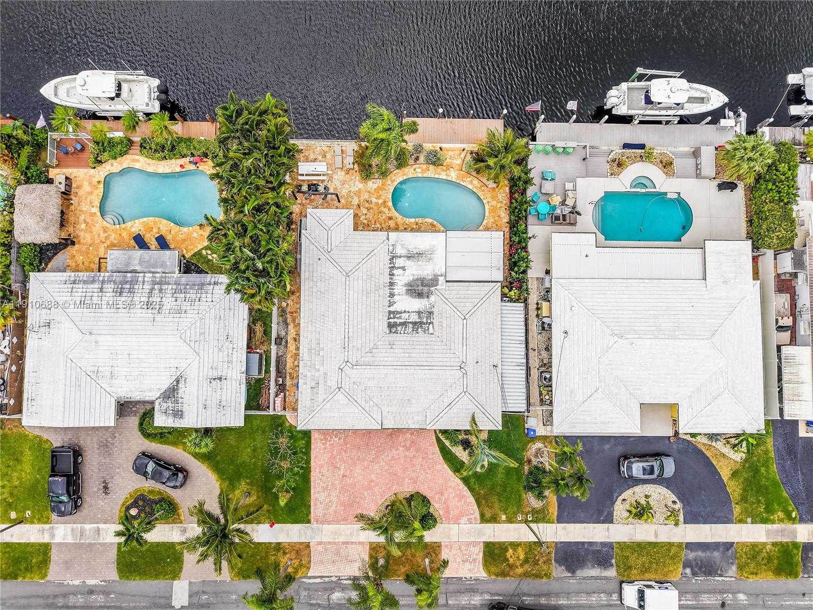 Small Image of 281 SOUTH EAST 3RD CT, Pompano Beach Number 2