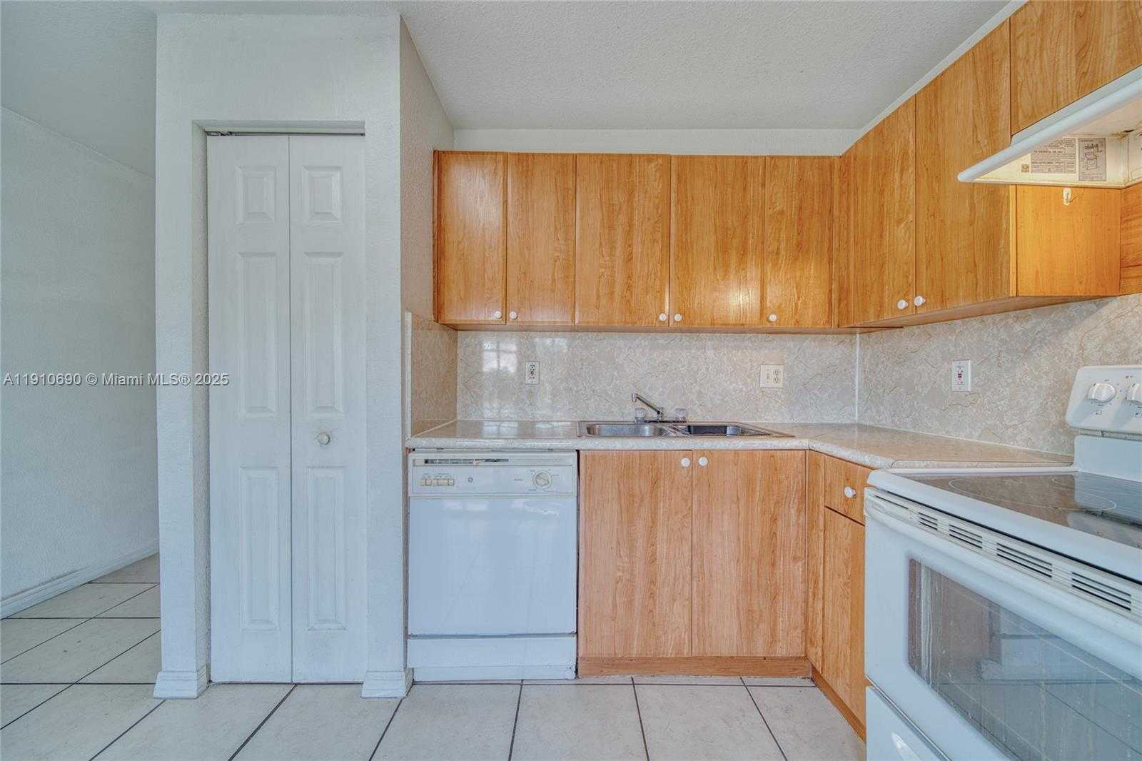 Small Image of 13527 SOUTH WEST 264TH TER, Homestead Number 12