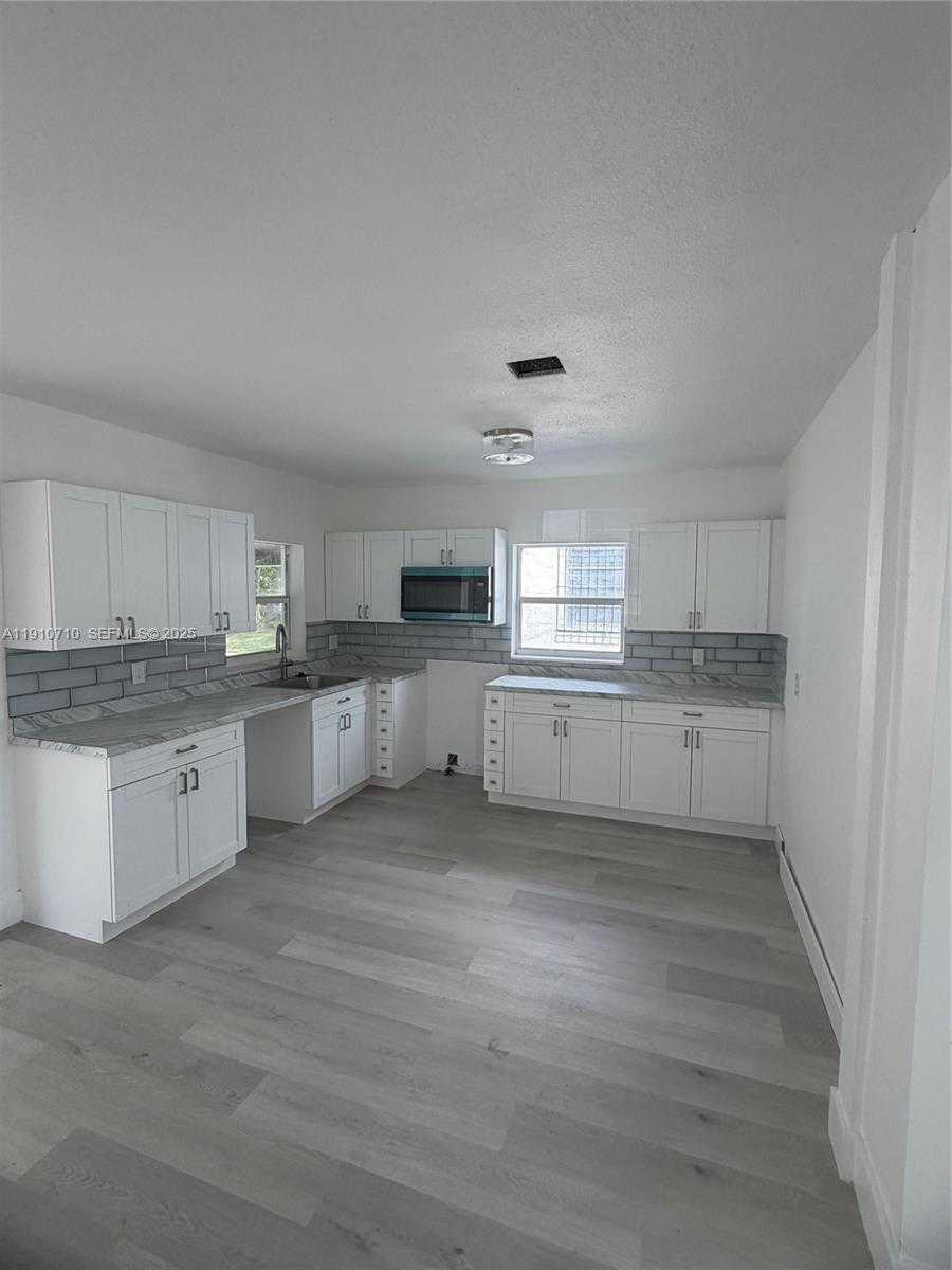 Small Image of 40 NORTH WEST 62ND AVE, Miami Number 20