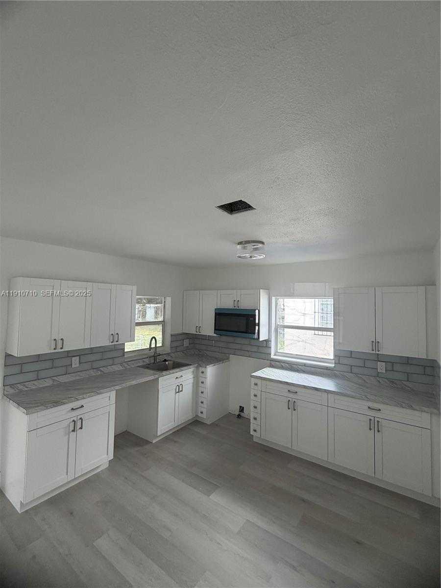 Small Image of 40 NORTH WEST 62ND AVE, Miami Number 22