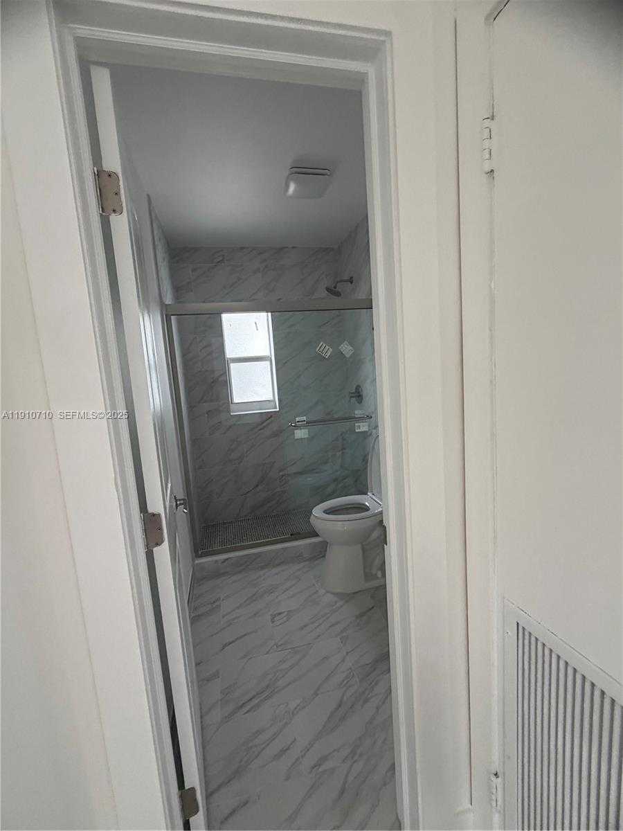 Small Image of 40 NORTH WEST 62ND AVE, Miami Number 23