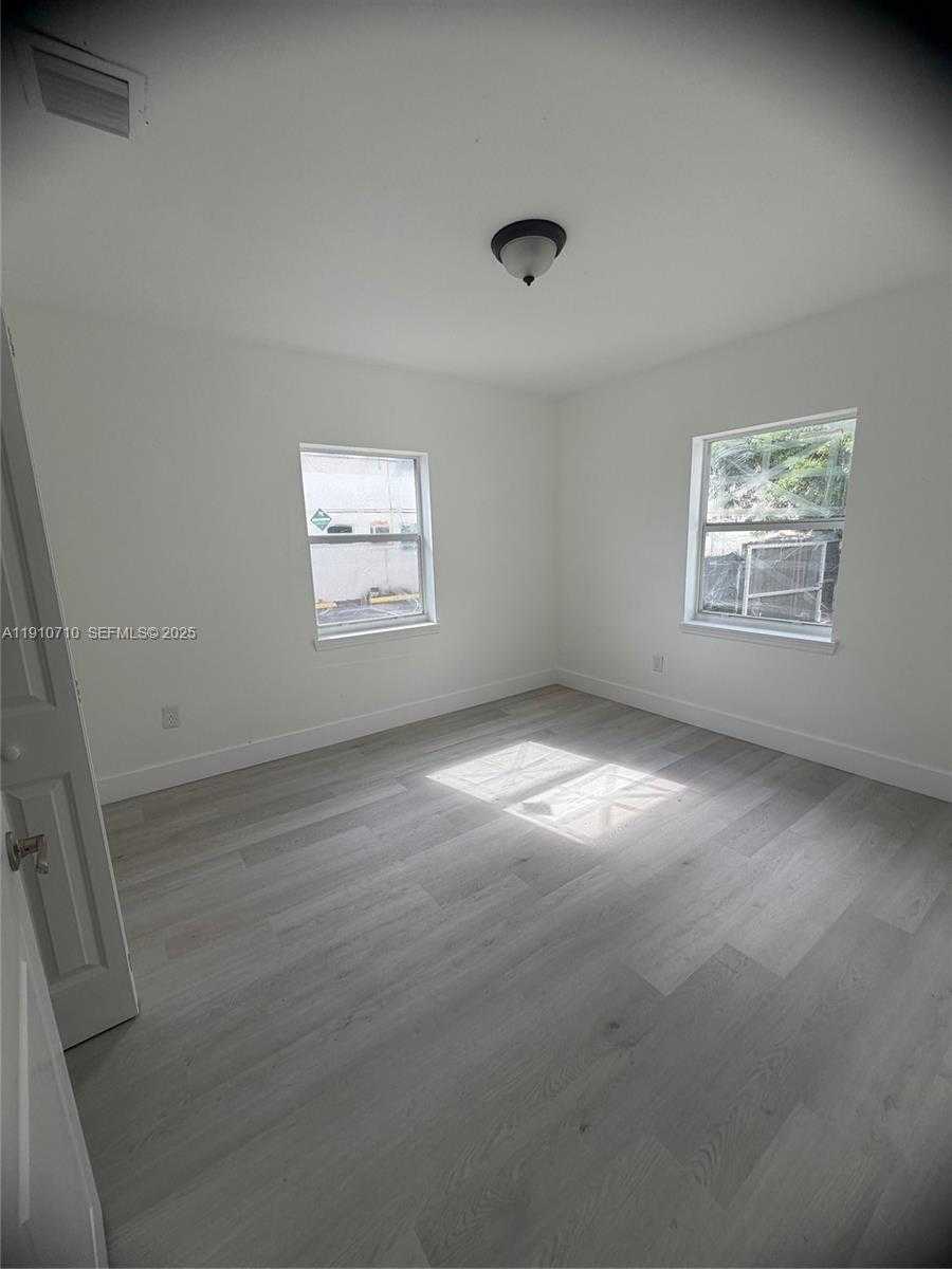 Small Image of 40 NORTH WEST 62ND AVE, Miami Number 26