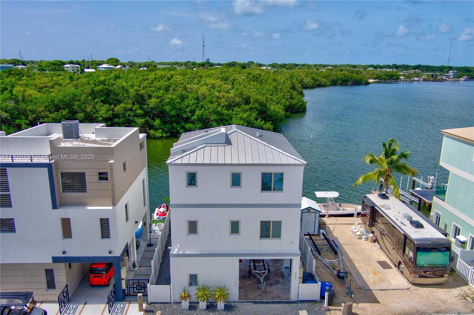 Small Image of 325 CALUSA, Islamorada Number 1