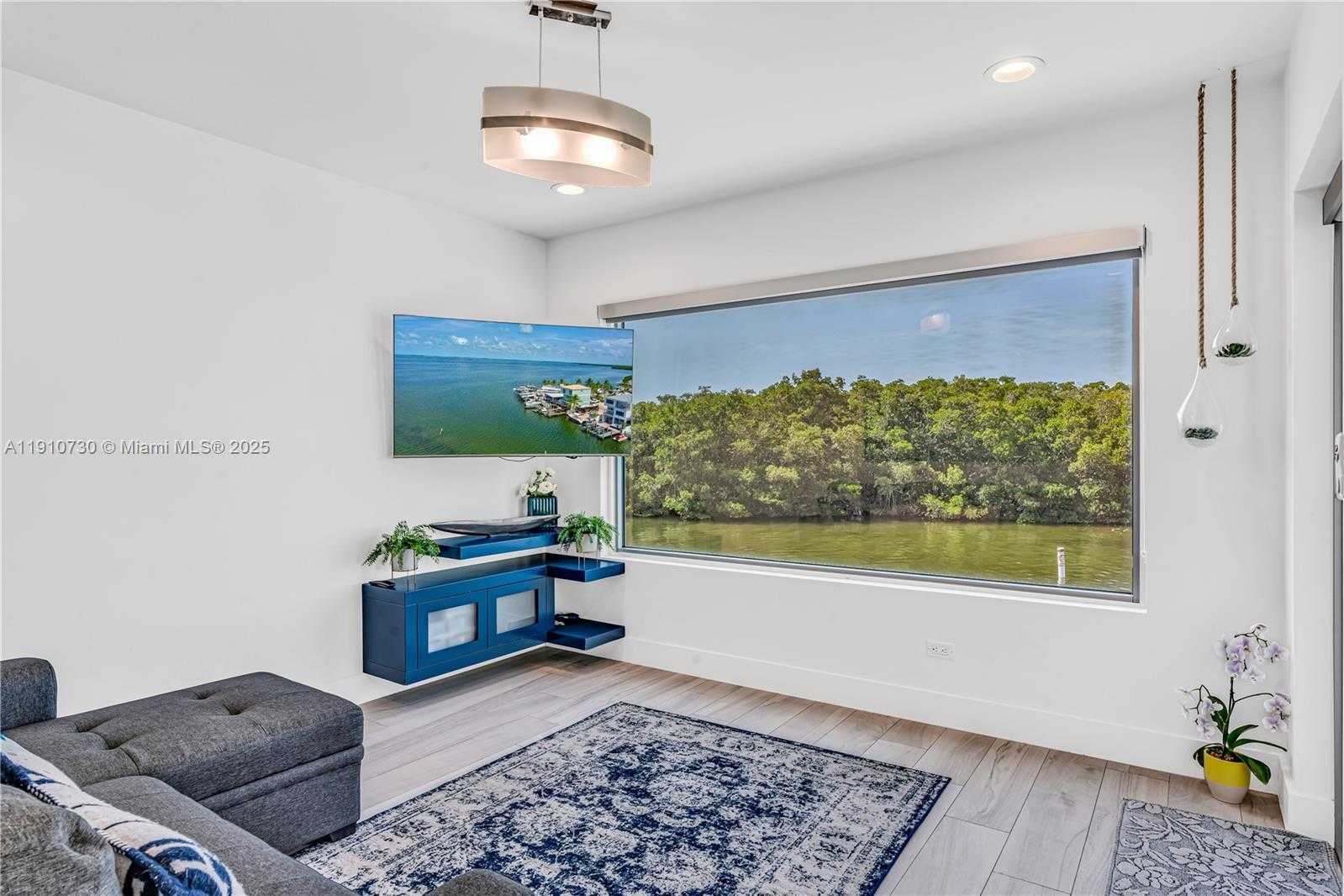 Small Image of 325 CALUSA, Islamorada Number 10