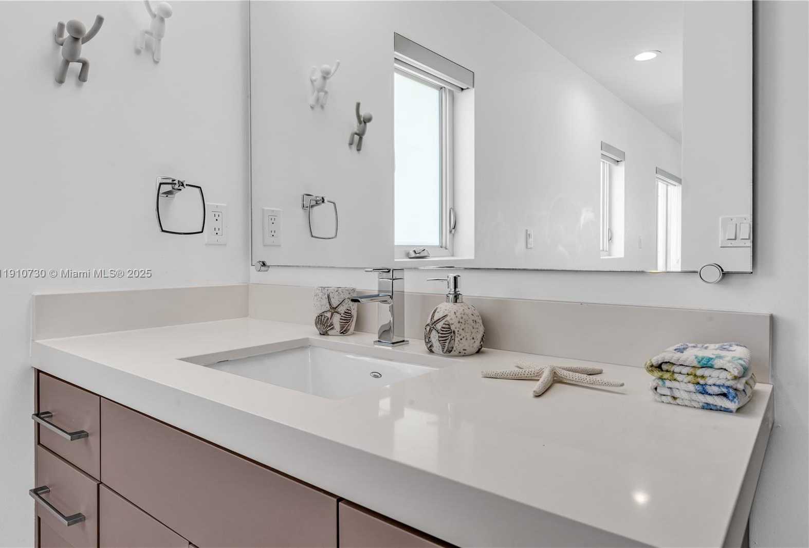 Small Image of 325 CALUSA, Islamorada Number 25