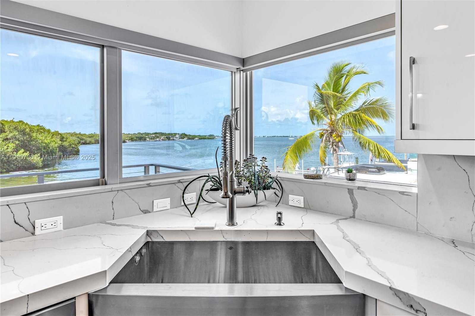 Small Image of 325 CALUSA, Islamorada Number 7