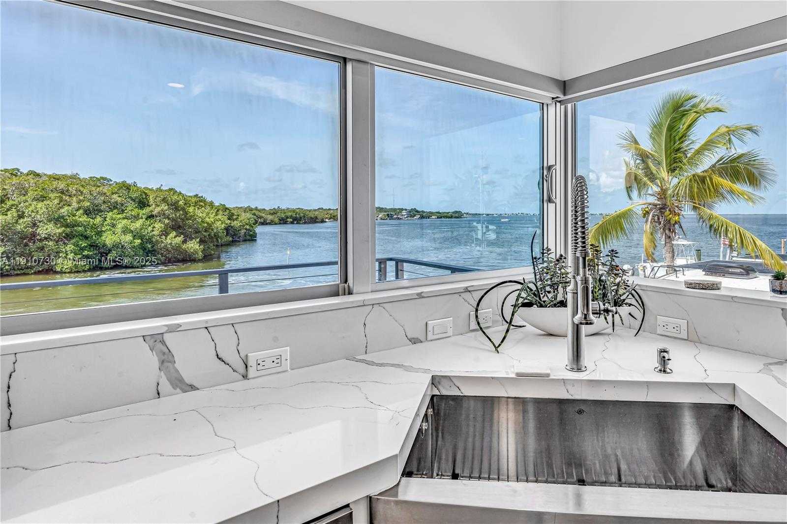 Small Image of 325 CALUSA, Islamorada Number 8
