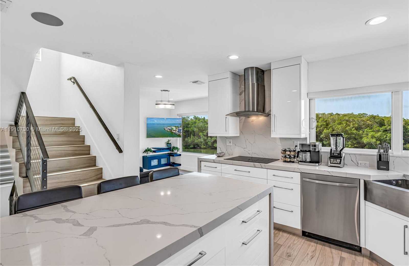 Small Image of 325 CALUSA, Islamorada Number 9