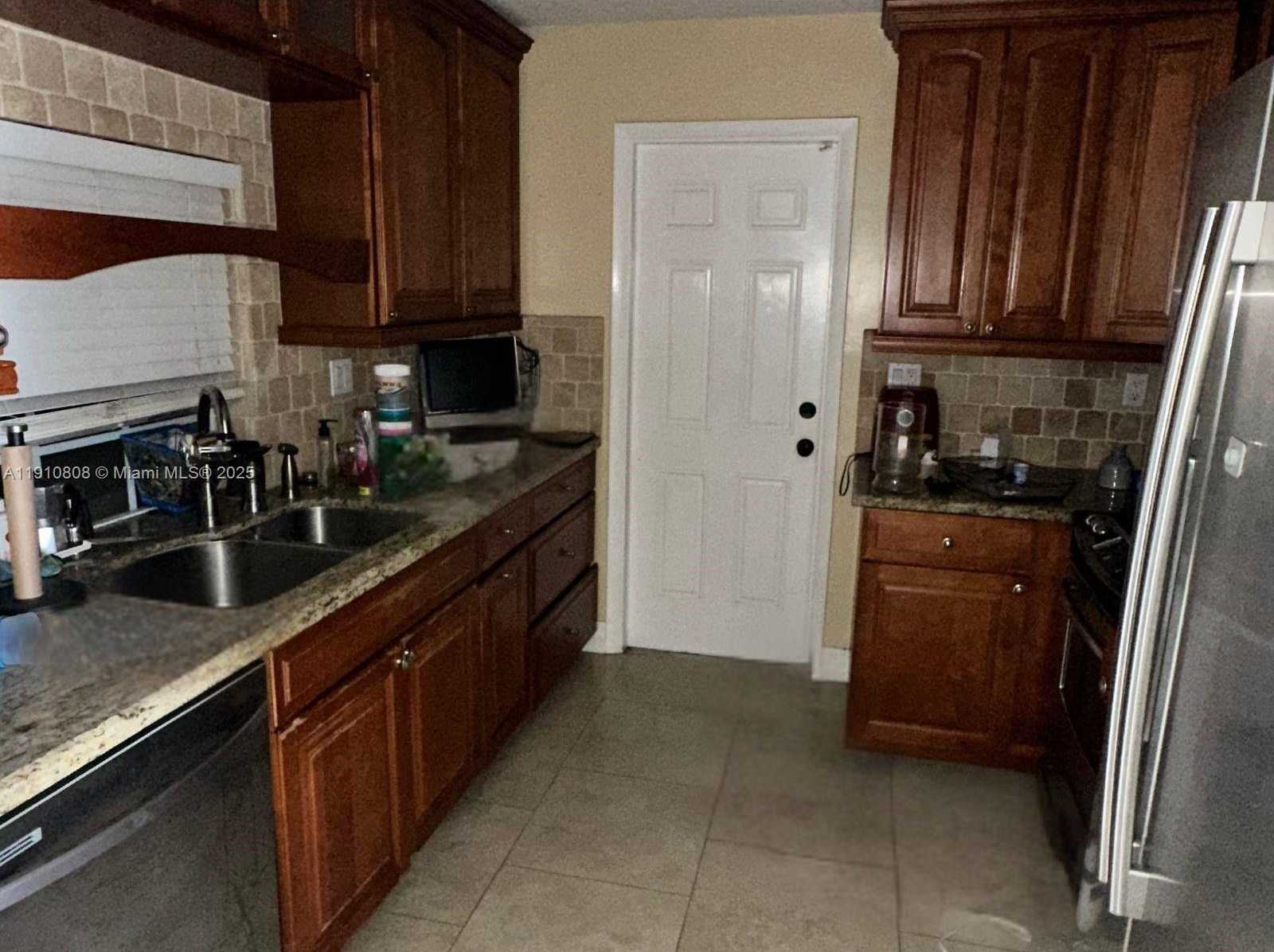 Small Image of 6390 HARDING ST, Hollywood Number 5