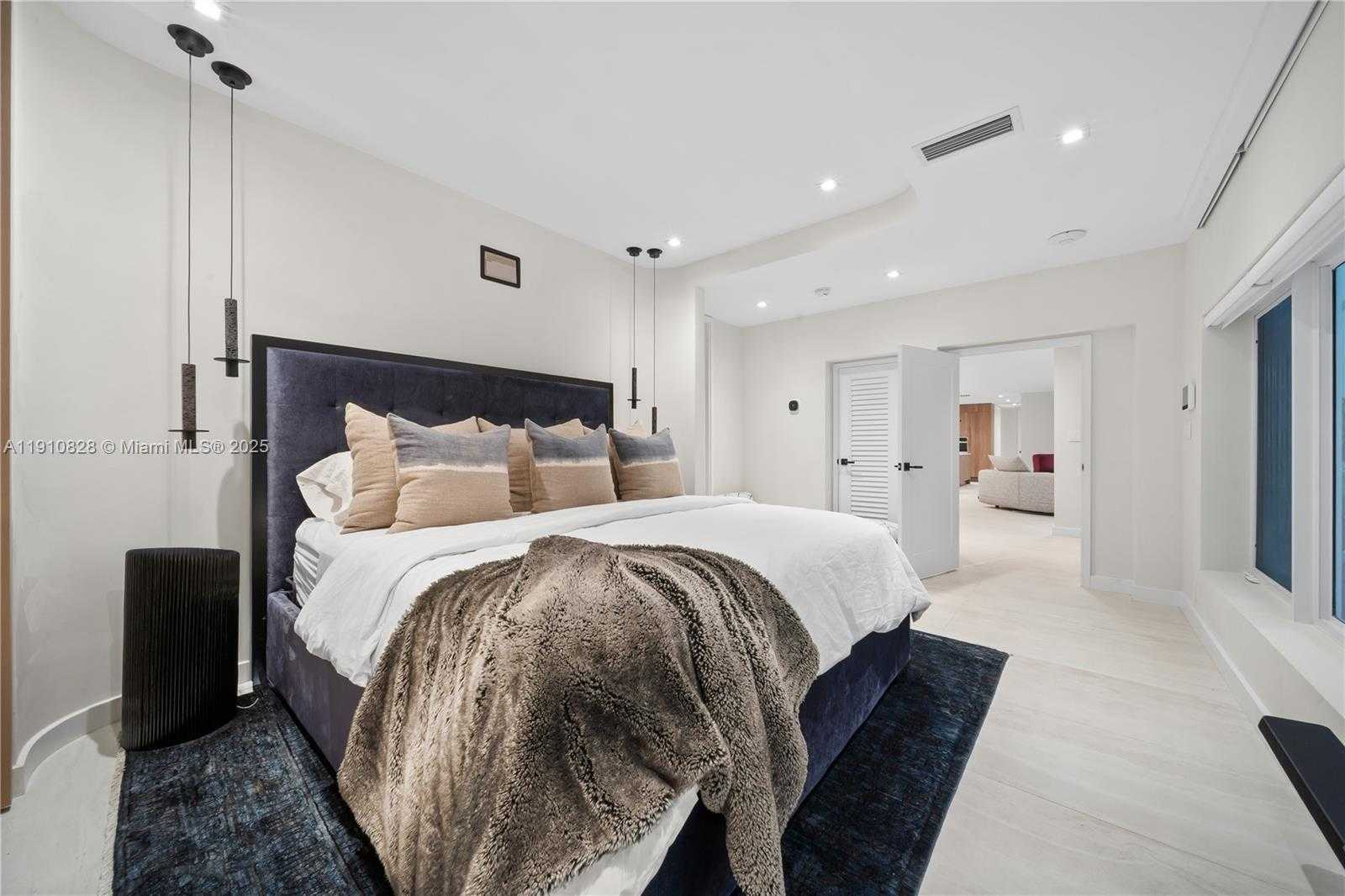 Small Image of 1075 NORTH EAST 99TH ST, Miami Shores Number 26