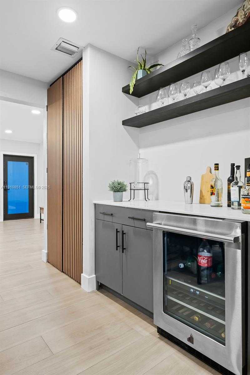 Small Image of 329 SOUTH WEST 18TH AVENUE, Fort Lauderdale Number 33