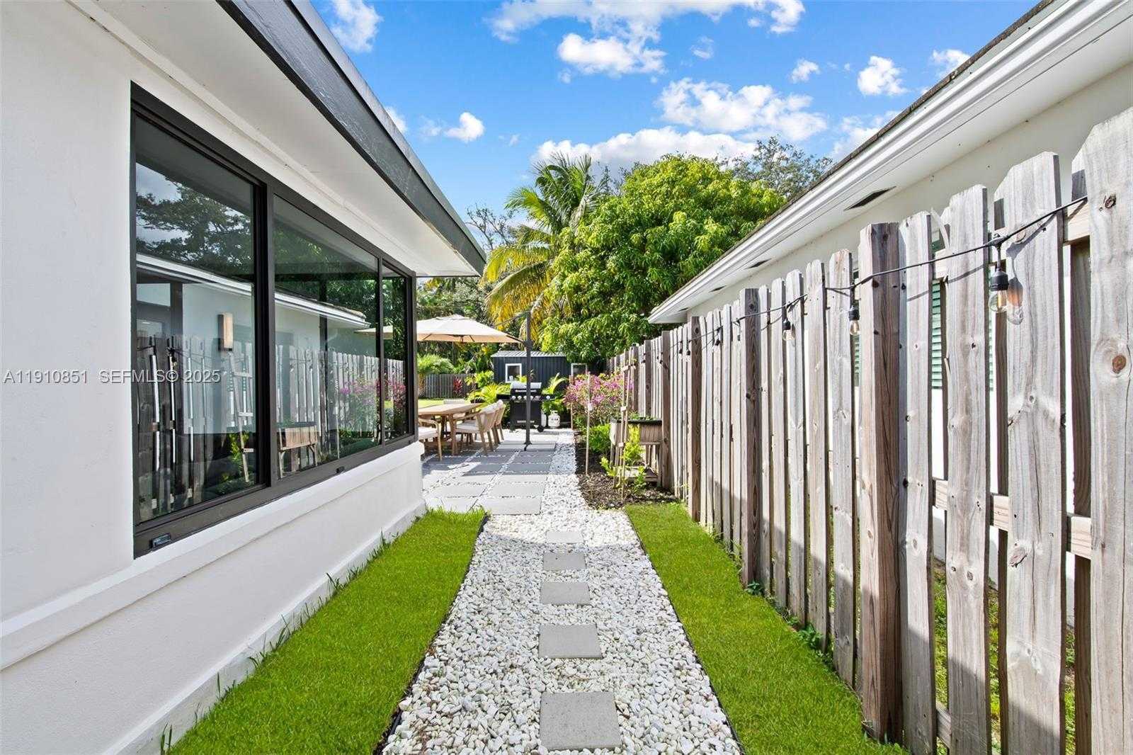 Small Image of 329 SOUTH WEST 18TH AVENUE, Fort Lauderdale Number 44