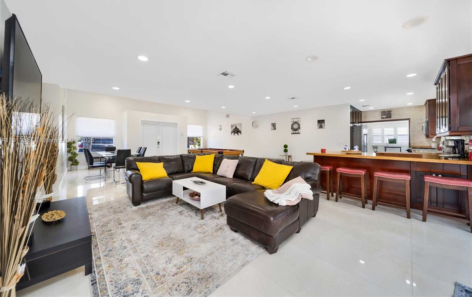 Small Image of 31 SOUTH EAST 12TH ST, Pompano Beach Number 2