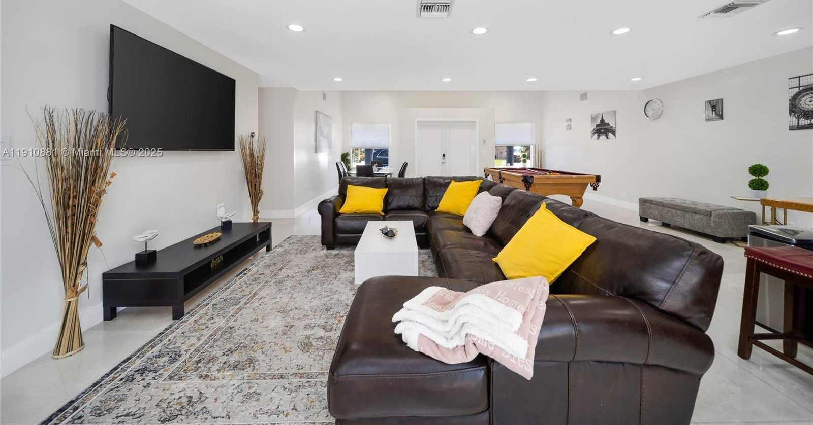 Small Image of 31 SOUTH EAST 12TH ST, Pompano Beach Number 3