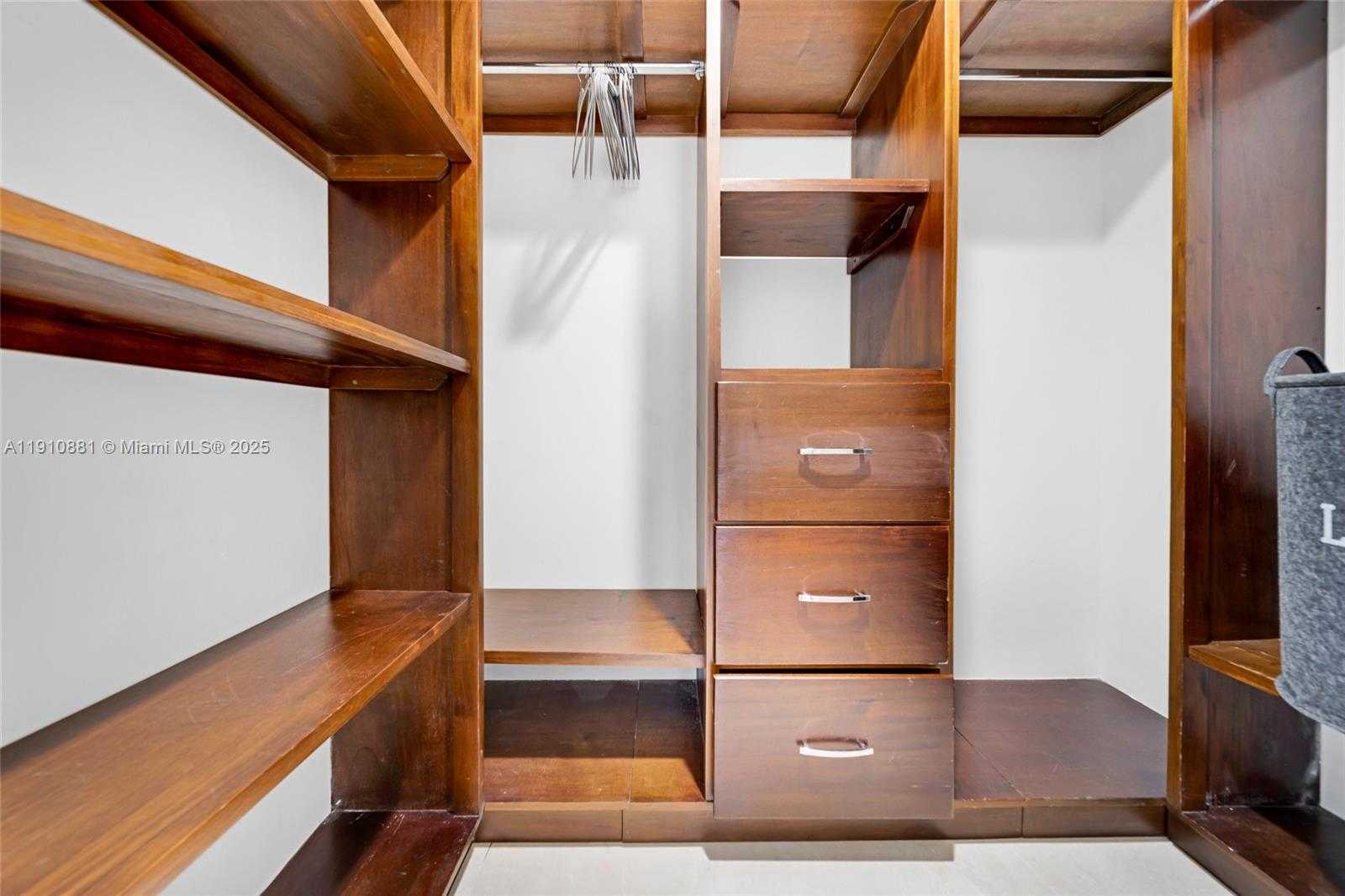 Small Image of 31 SOUTH EAST 12TH ST, Pompano Beach Number 33