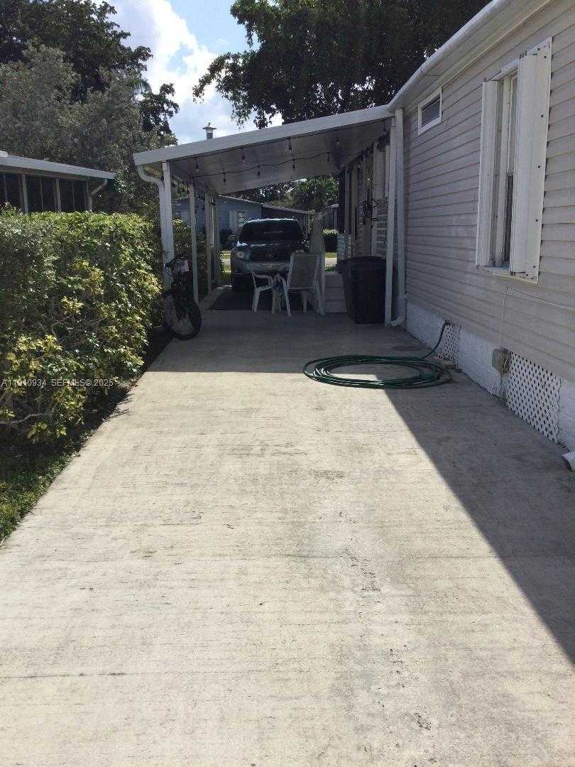 Small Image of 3005 SOUTH WEST 50TH ST, Dania Beach Number 4