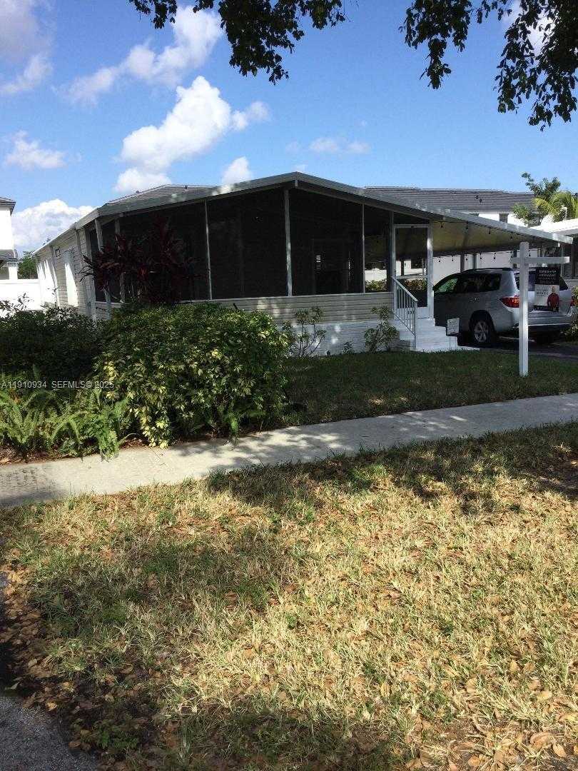 Small Image of 3005 SOUTH WEST 50TH ST, Dania Beach Number 5