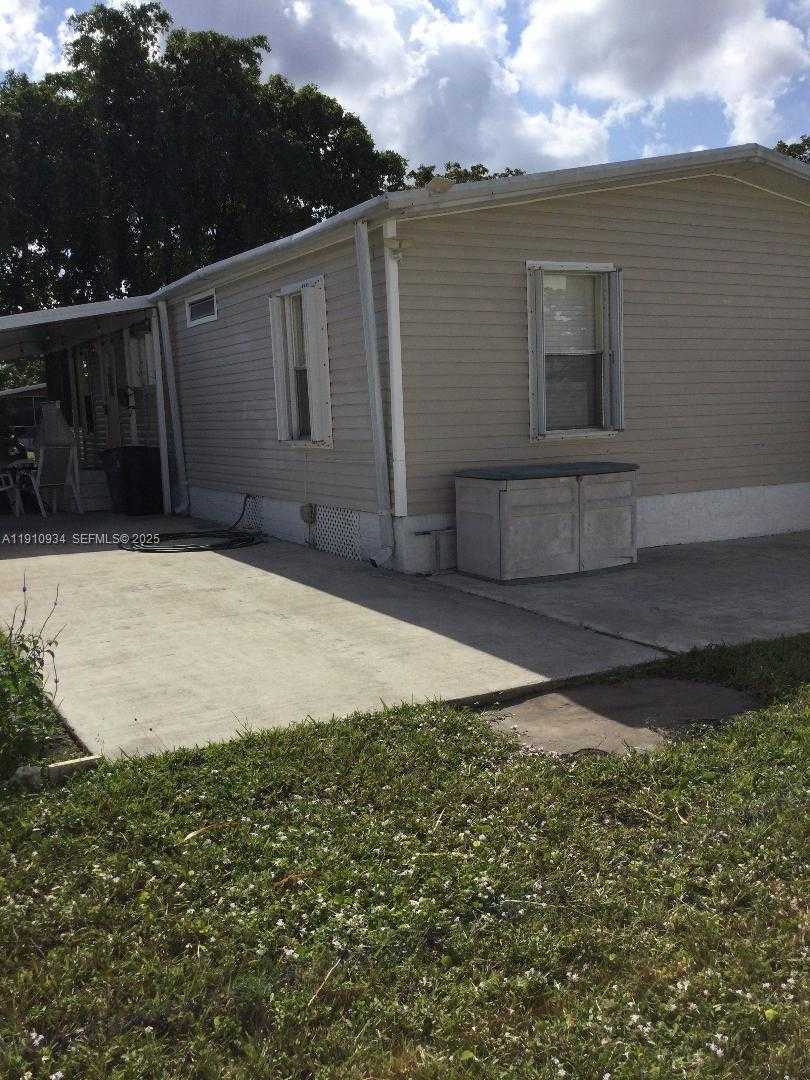 Small Image of 3005 SOUTH WEST 50TH ST, Dania Beach Number 8