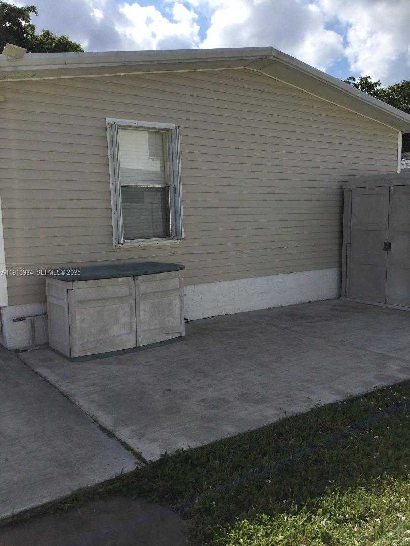 Small Image of 3005 SOUTH WEST 50TH ST, Dania Beach Number 9