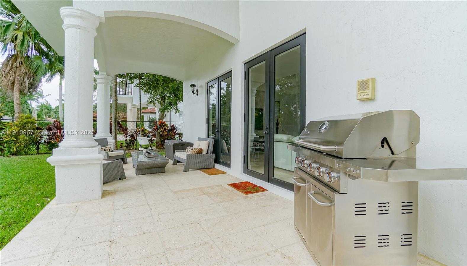 Small Image of 6950 SOUTH WEST 97TH AVE, Miami Number 39