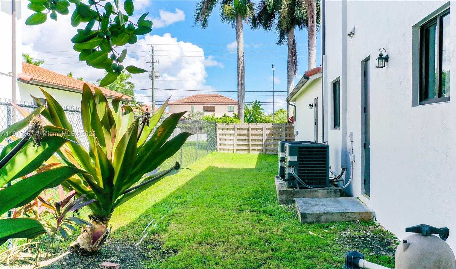 Small Image of 6950 SOUTH WEST 97TH AVE, Miami Number 47