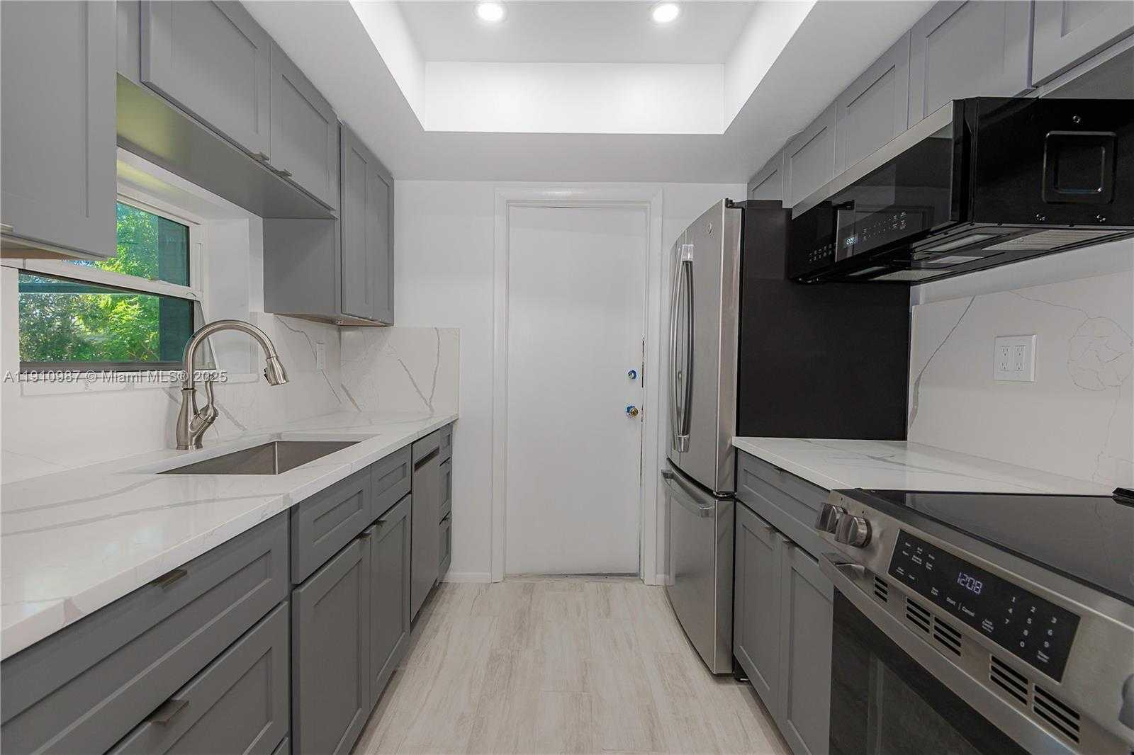 Small Image of 340 LEISURE BLVD, Pompano Beach Number 11