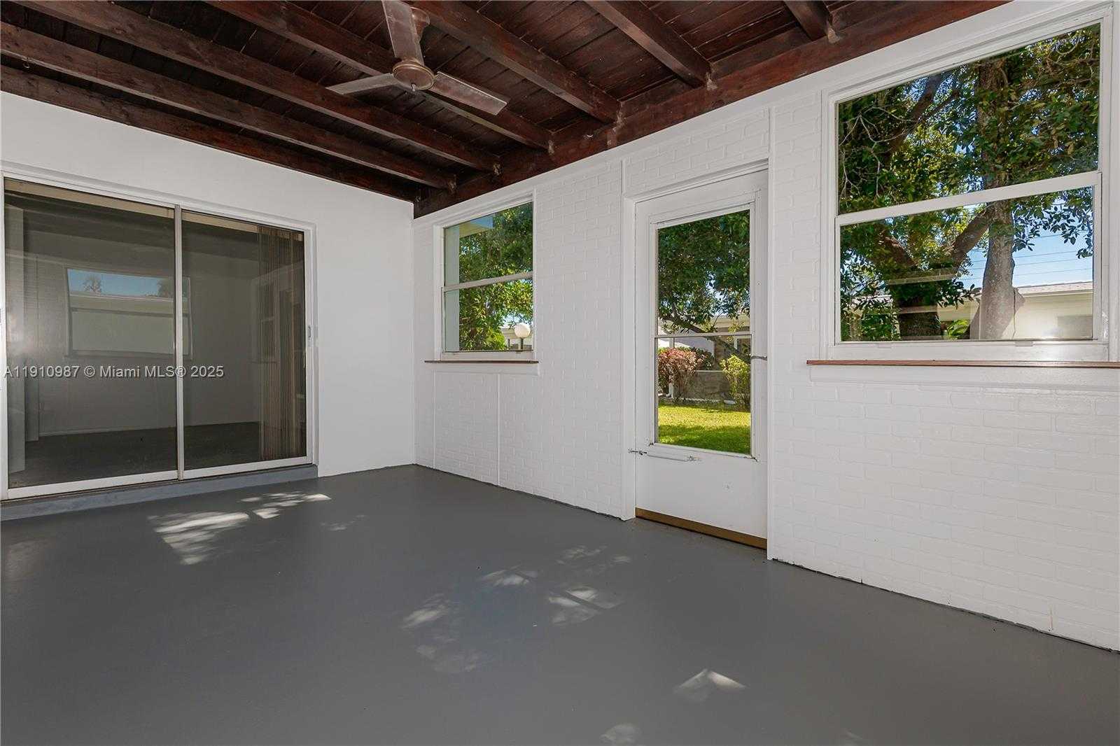 Small Image of 340 LEISURE BLVD, Pompano Beach Number 22