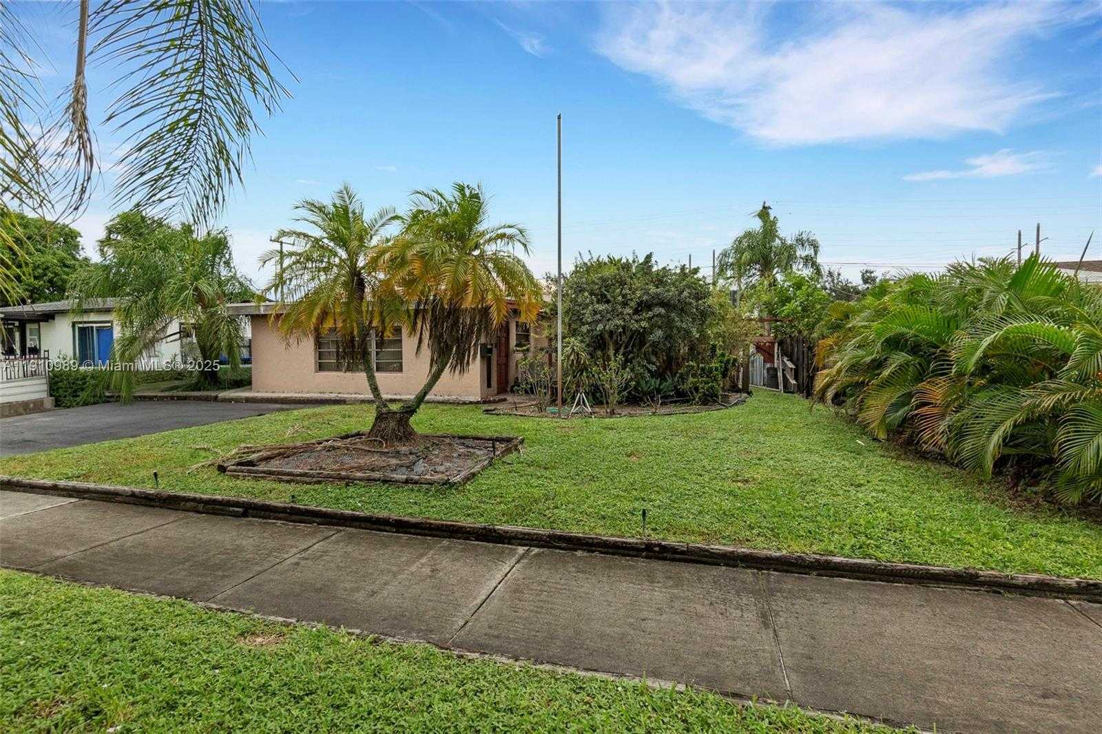 Small Image of 6811 THOMAS ST, Hollywood Number 2