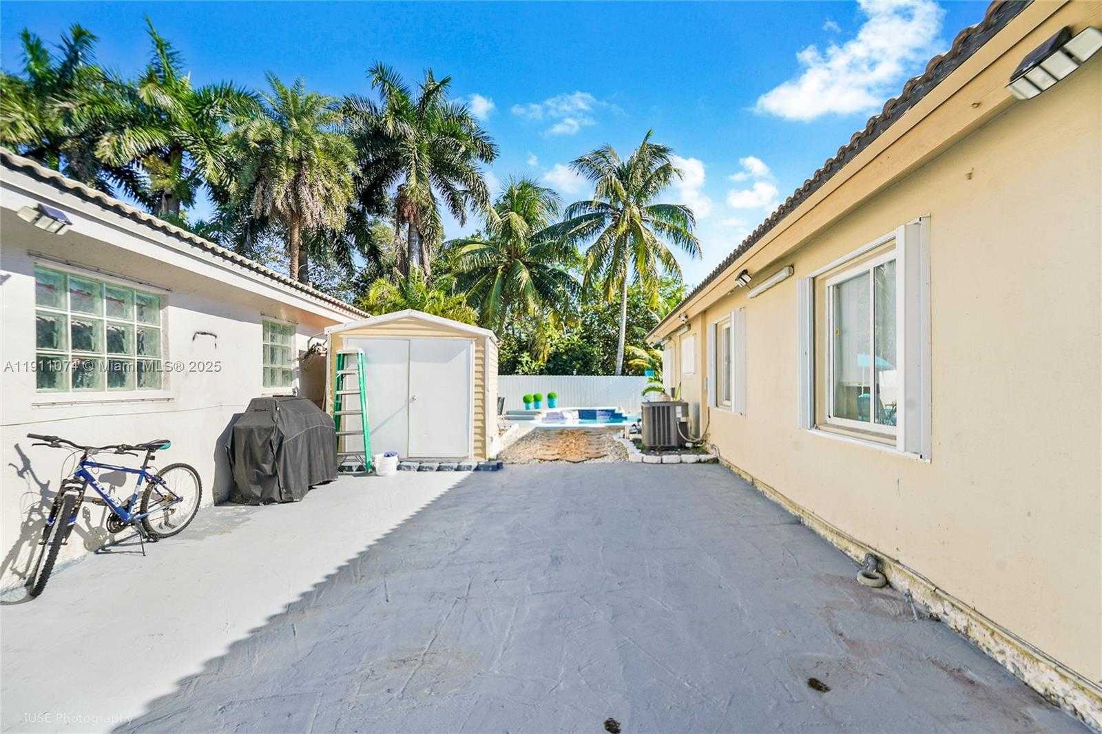 Small Image of 471 SOUTH WEST 203RD AVE, Pembroke Pines Number 29
