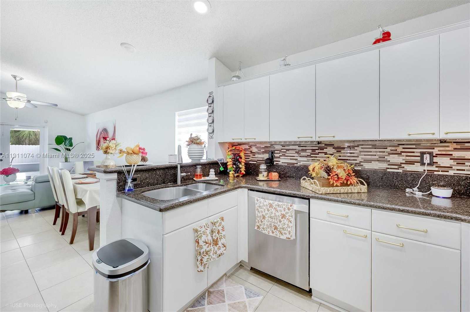 Small Image of 471 SOUTH WEST 203RD AVE, Pembroke Pines Number 6