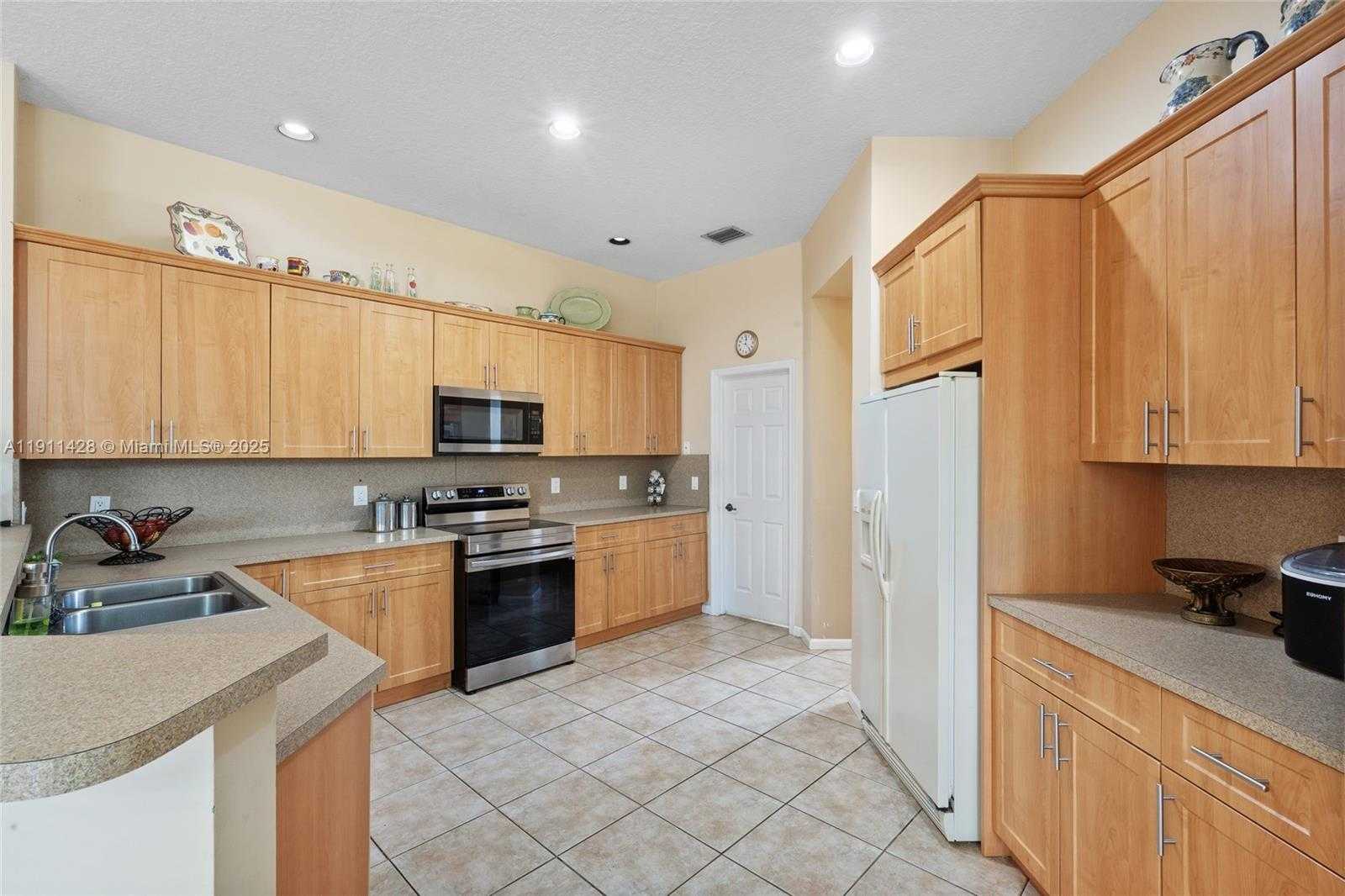 Small Image of 13875 SOUTH WEST 41ST ST, Davie Number 20