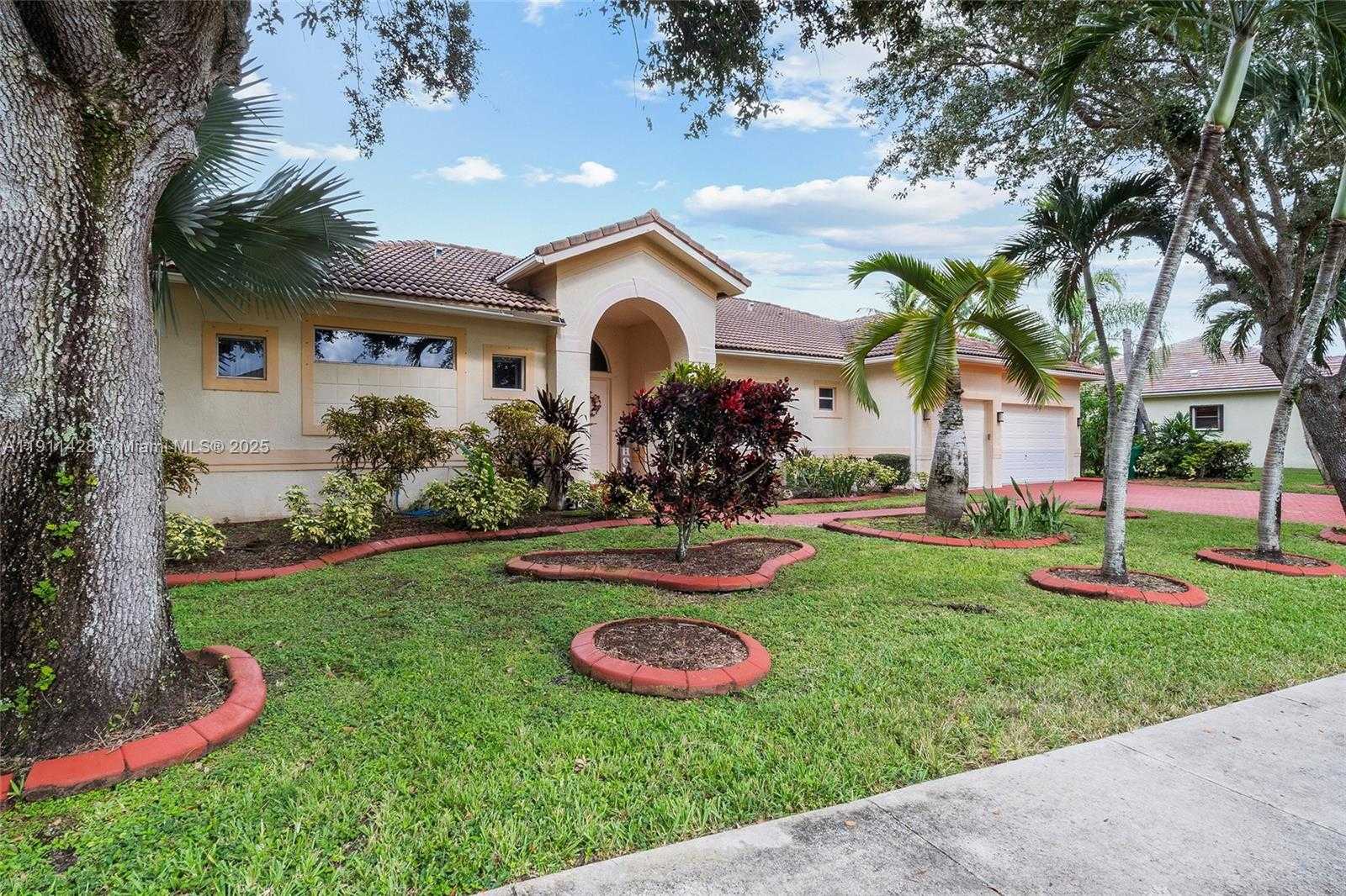 Small Image of 13875 SOUTH WEST 41ST ST, Davie Number 4